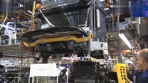 匠心雕琢 探秘奔馳卡車(chē)內(nèi)飾件組裝工藝的極致魅力